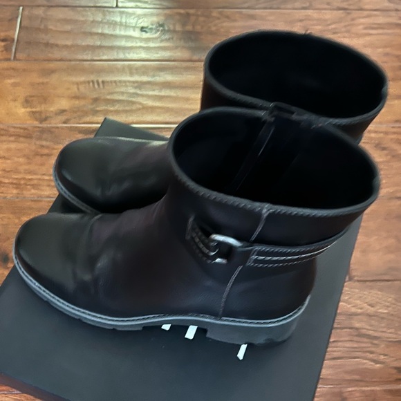 Naturalizer boots like new water resistant - Picture 6 of 7